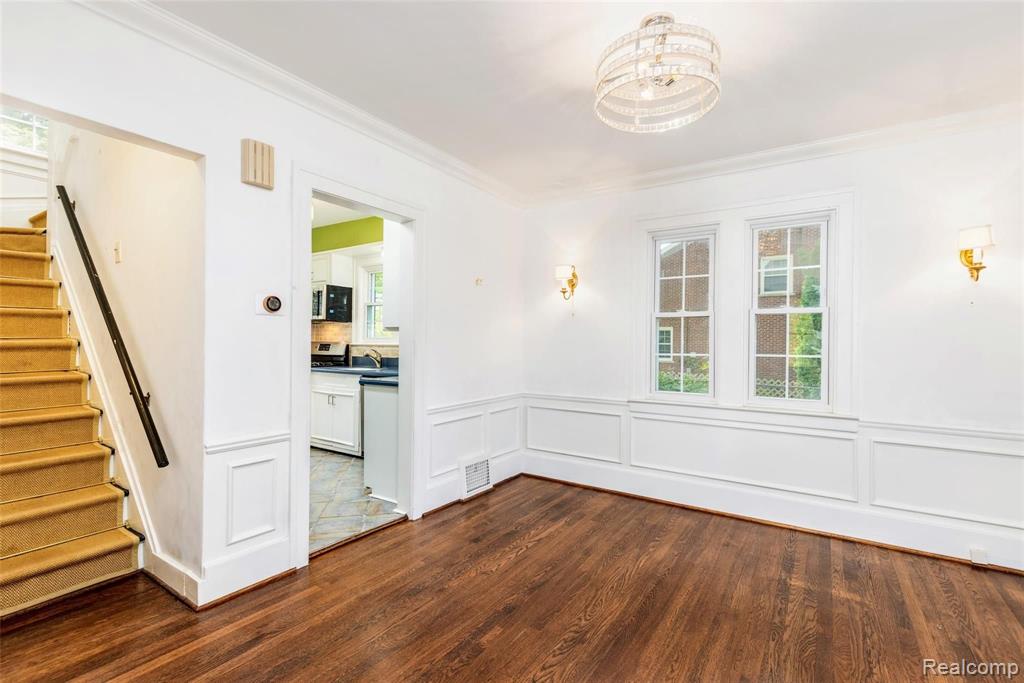 214 Fisher Road Grosse Pointe Farms, MI 48230 - Photo 13 of 44