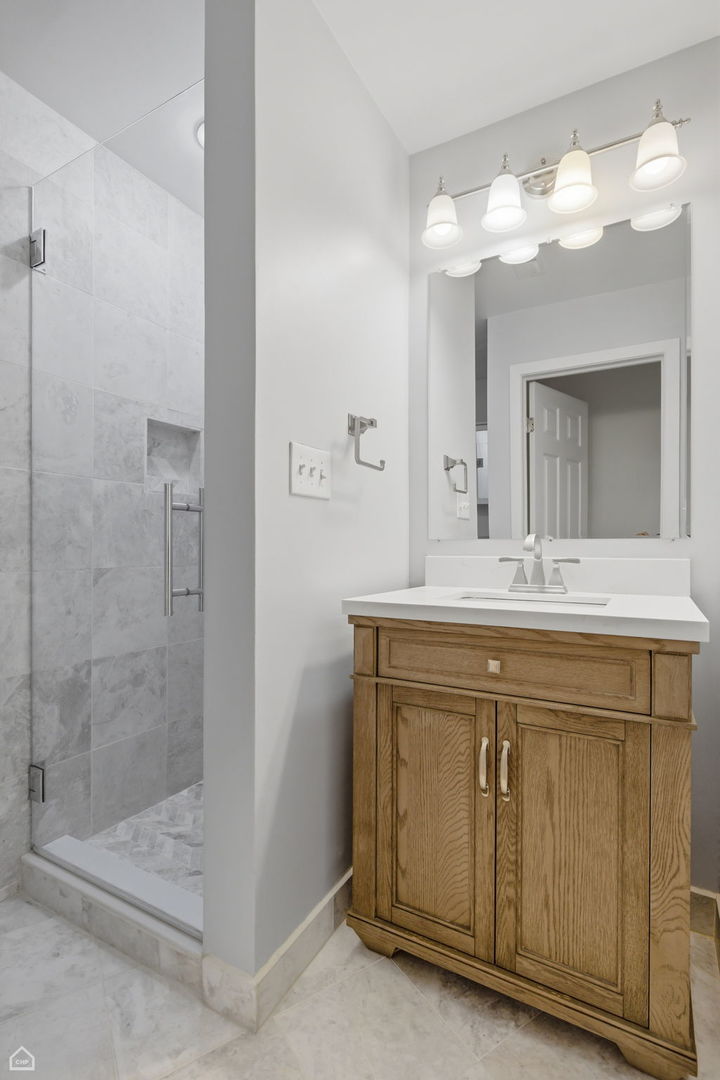 2317 North Hamilton Avenue, Unit A Chicago, IL 60647 - Photo 15 of 32