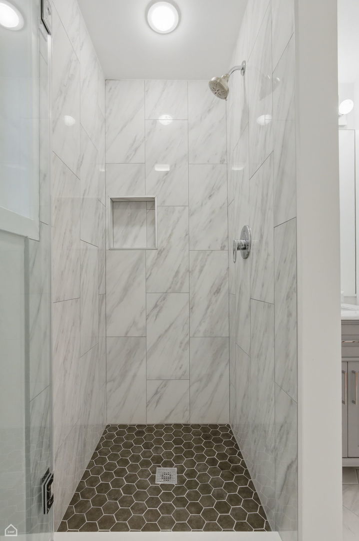 2317 North Hamilton Avenue, Unit A Chicago, IL 60647 - Photo 19 of 32
