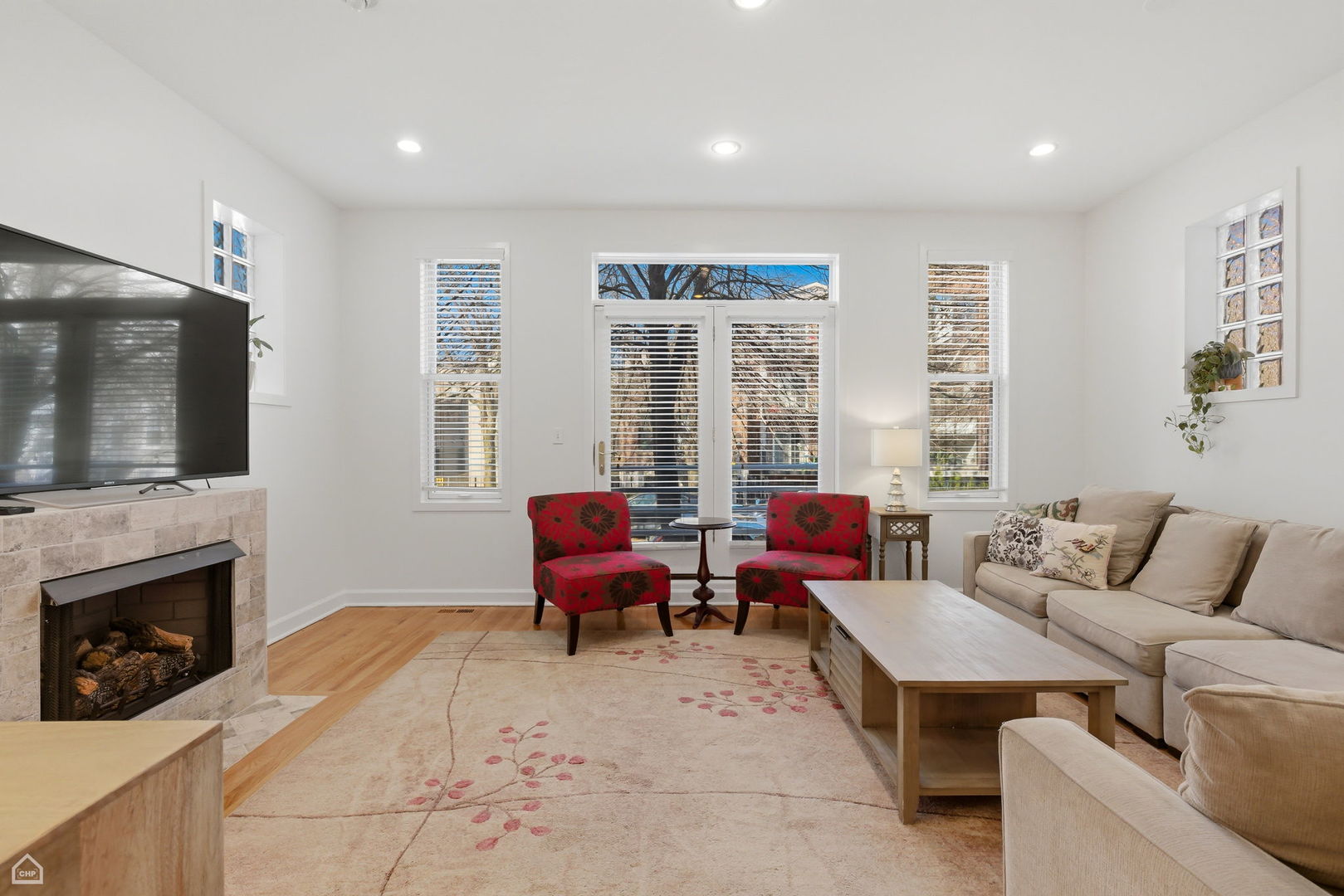 2317 North Hamilton Avenue, Unit A Chicago, IL 60647 - Photo 2 of 32