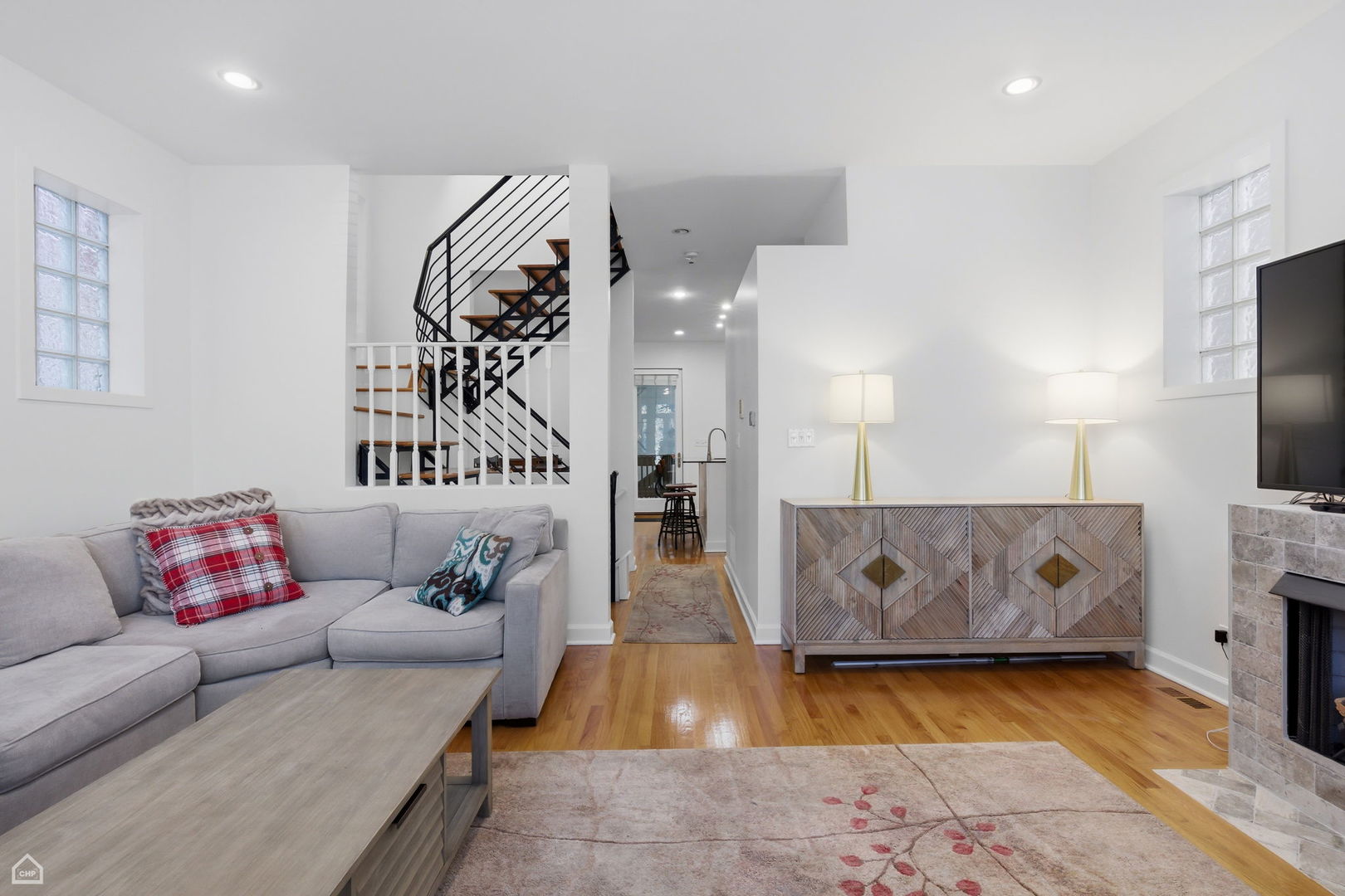 2317 North Hamilton Avenue, Unit A Chicago, IL 60647 - Photo 4 of 32