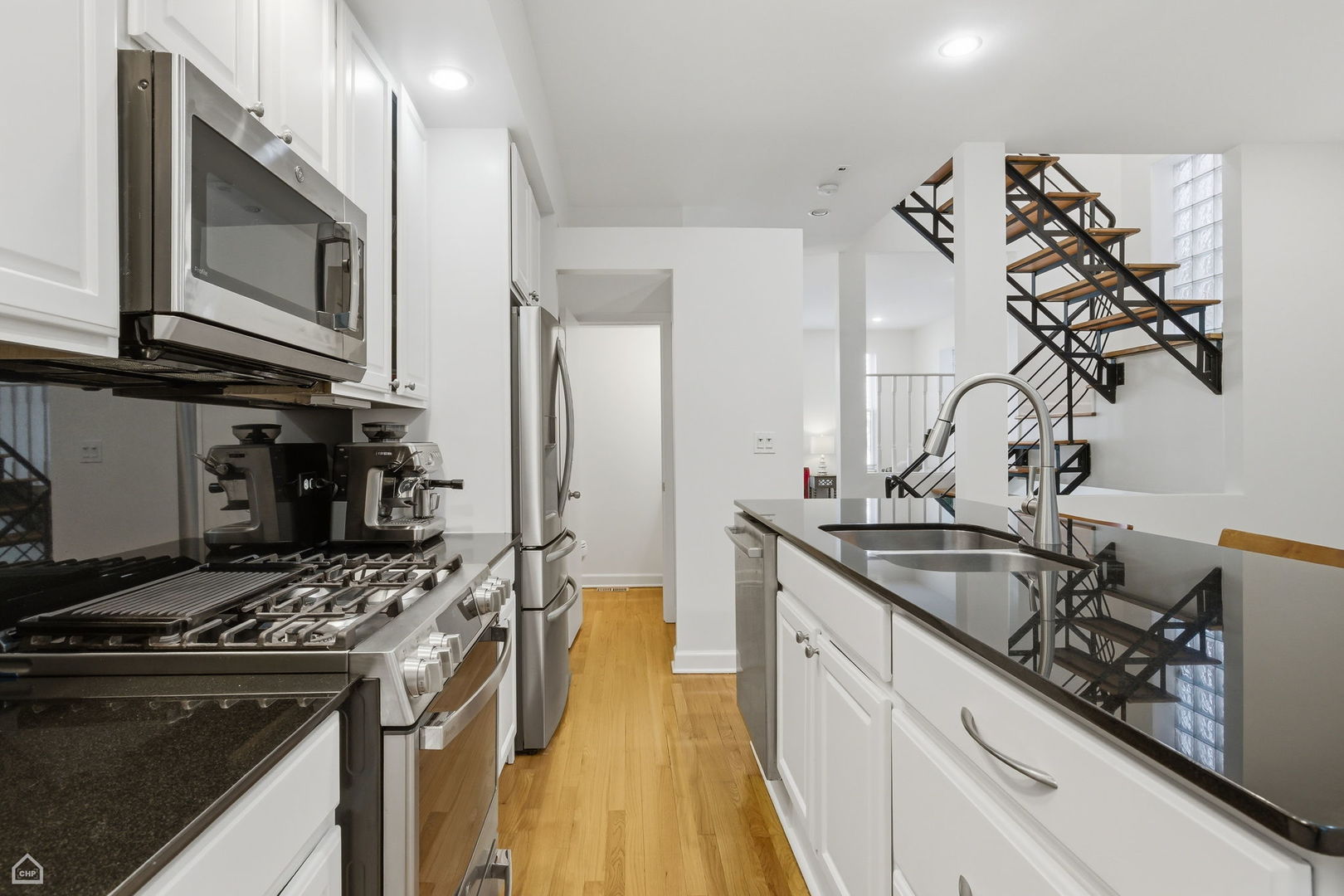 2317 North Hamilton Avenue, Unit A Chicago, IL 60647 - Photo 9 of 32