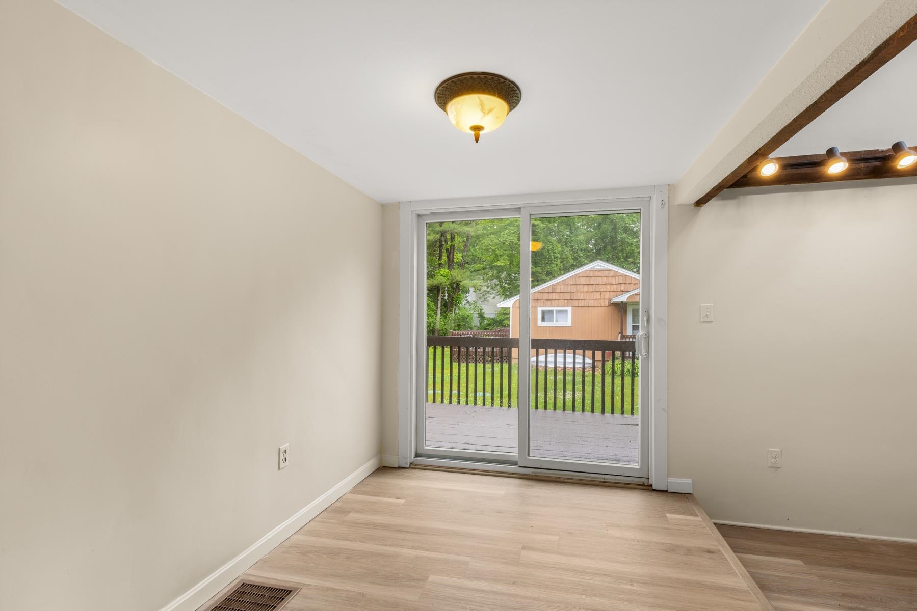 267 Pioneer Road Rye, NH 03870 - Photo 11 of 32