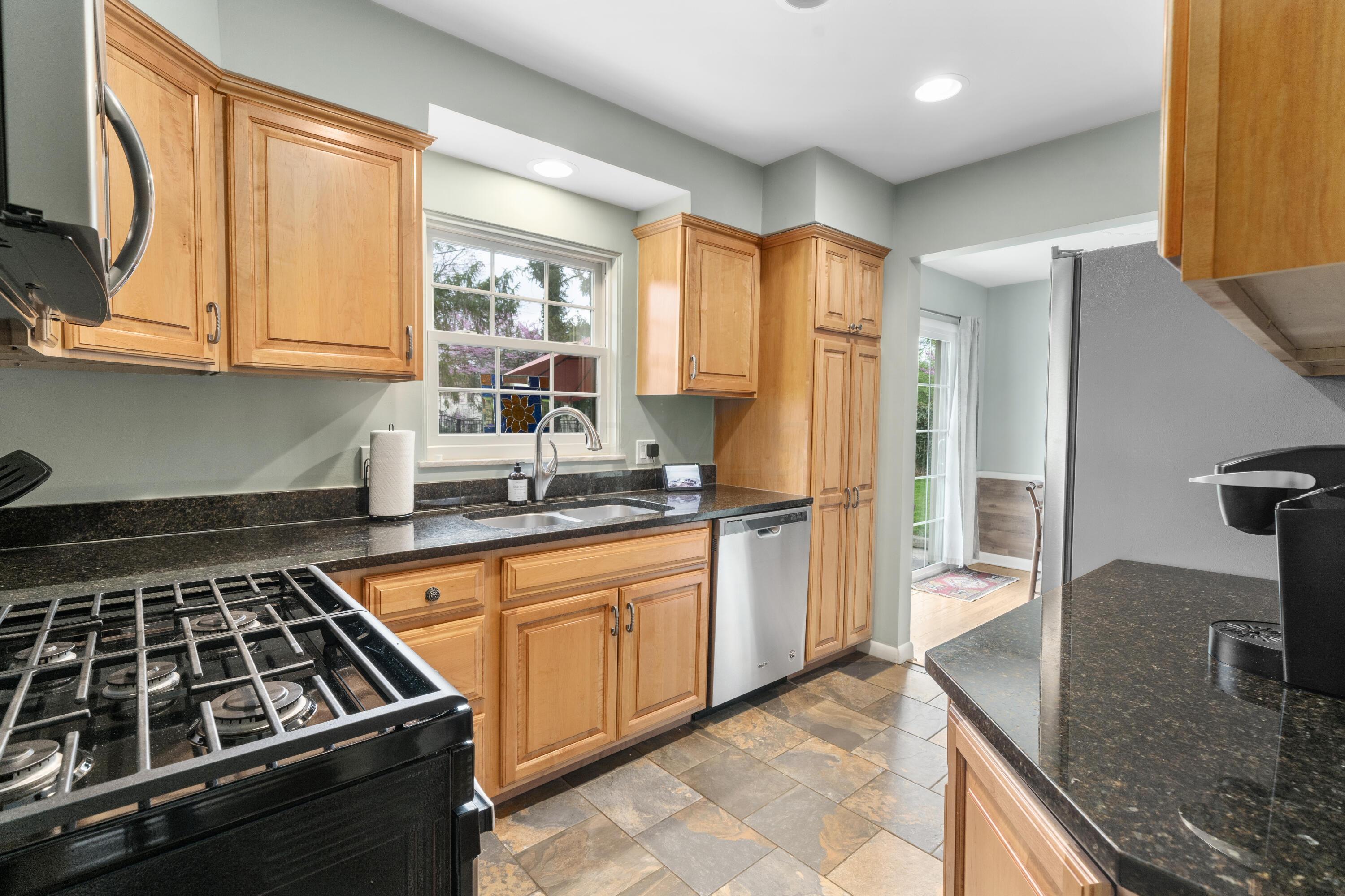 3109 Edgefield Road Columbus, OH 43221 - Photo 9 of 35 Kitchen with Gas Stove