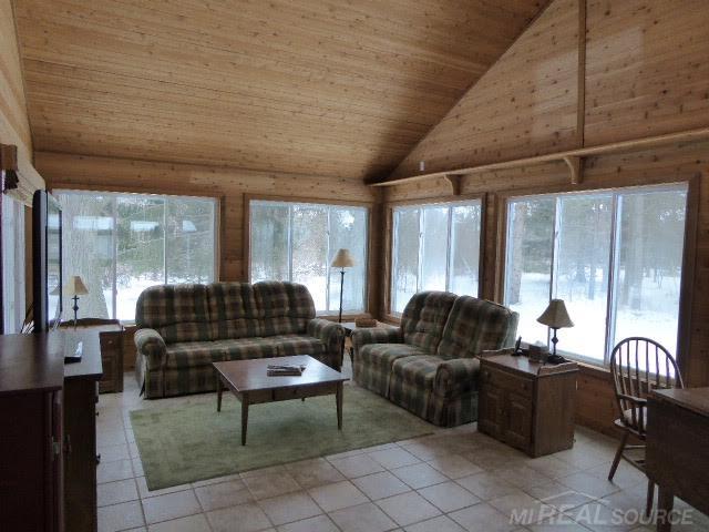 647 East Gunn Road Rochester, MI 48306 - Photo 12 of 26