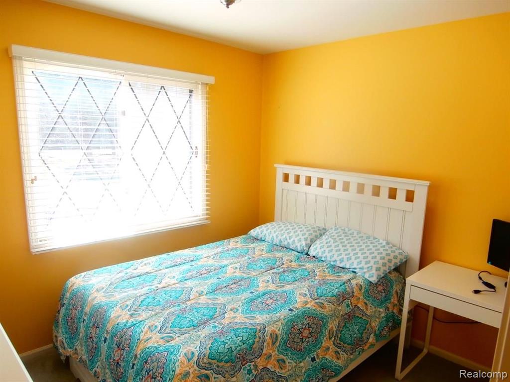 37642 Eight Mile Road Farmington Hills, MI 48167 - Photo 20 of 25