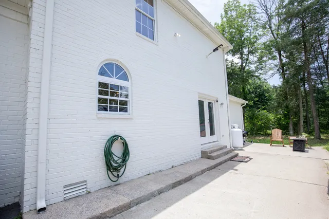 a view of a sitting area with furniture and garden
