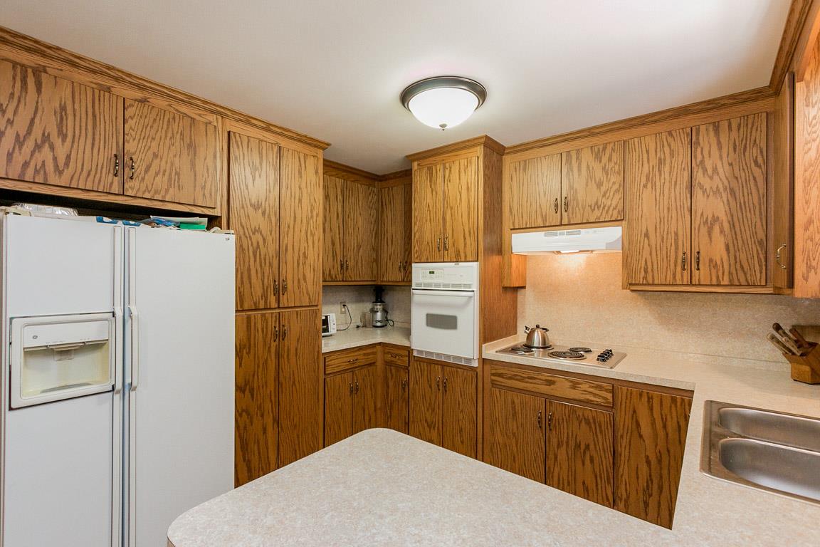 605 Rome Pike Lebanon, TN 37087 - Photo 13 of 27 kitchen with custom cabinets and wood blinds