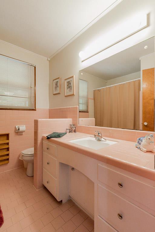 605 Rome Pike Lebanon, TN 37087 - Photo 20 of 27 Vintage bathroom with tub and shower