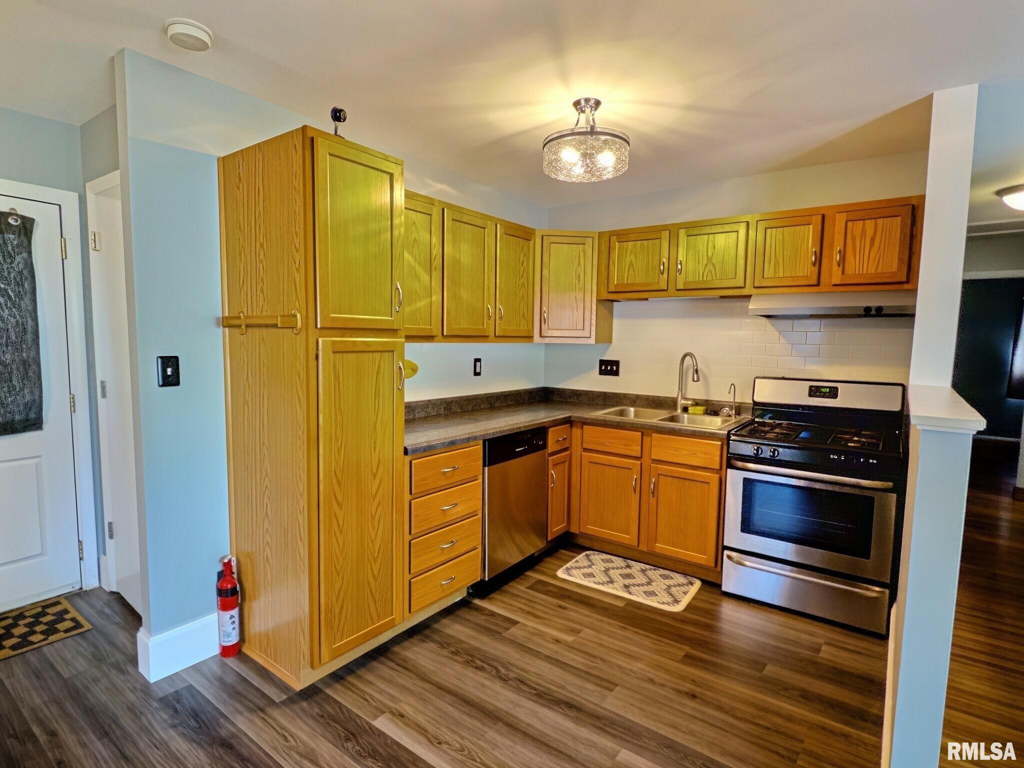 5744 North Hamilton Road Peoria, IL 61614 - Photo 5 of 28 Gallery Image 5