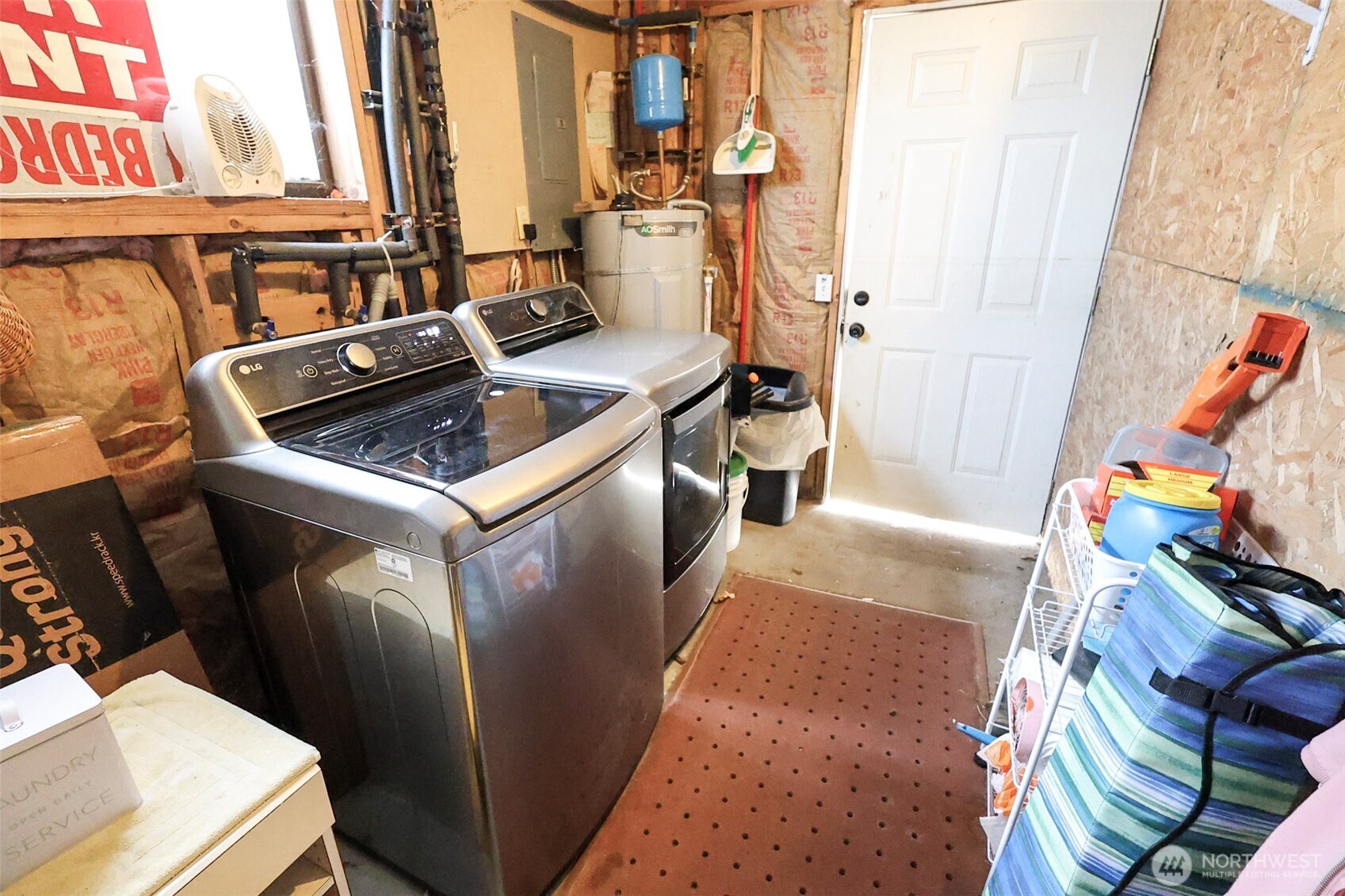 136 First Street Sumas, WA 98295 - Photo 14 of 20 a utility room with dryer and washer