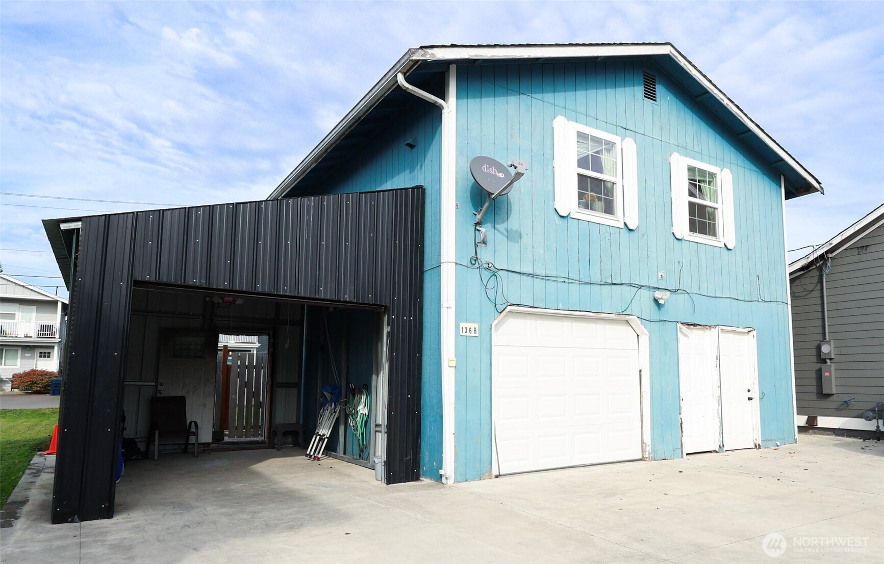 136 First Street Sumas, WA 98295 - Photo 2 of 20 a view of a small house with wooden fence