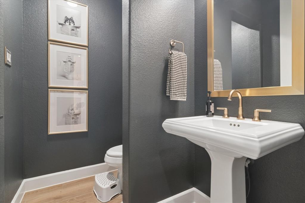 582 Broadleaf Way Haslet, TX 76052 - Photo 13 of 38 a bathroom with a sink toilet and mirror