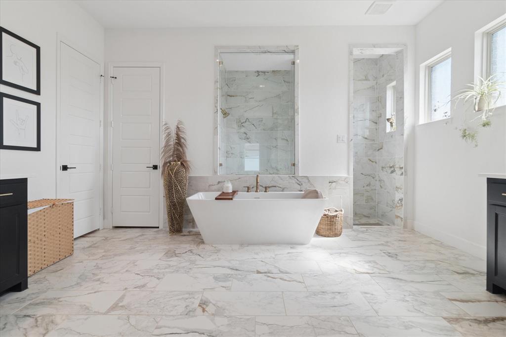 582 Broadleaf Way Haslet, TX 76052 - Photo 18 of 38 a view of bathroom with bathtub and shower