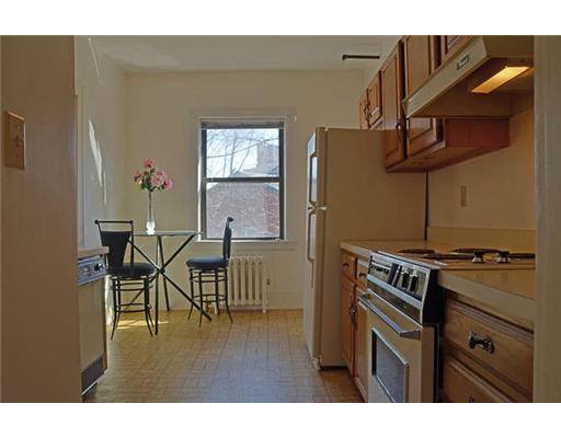 180 High Street, Unit 40 Portland, ME 04101 - Photo 13 of 25 Kitchen. Bright and sunny eat in...