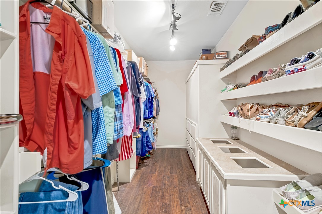 80 Hunters Way Victoria, TX 77904 - Photo 19 of 44 Primary Closet