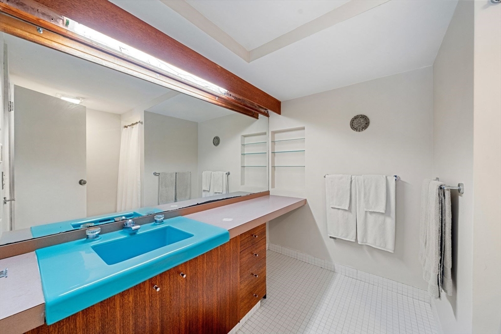 15 Westview Drive Sutton, MA 01590 - Photo 21 of 39 a bathroom with a sink and a mirror