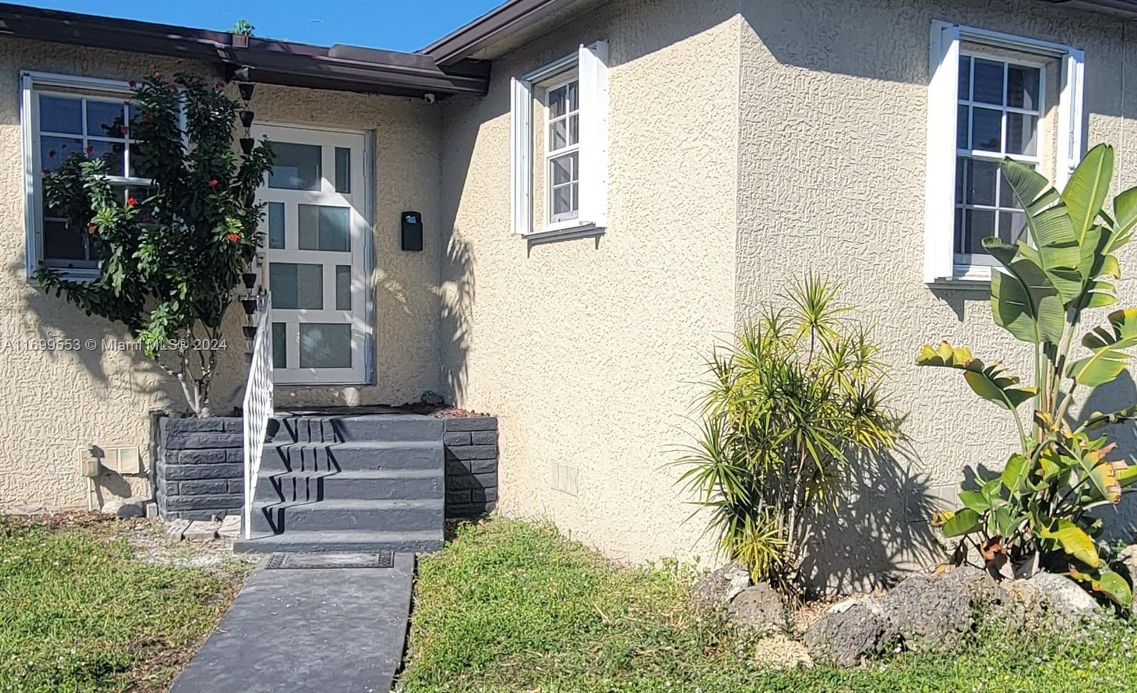 8281 Southwest 28th Street, Unit A Miami, FL 33155 - Photo 3 of 32