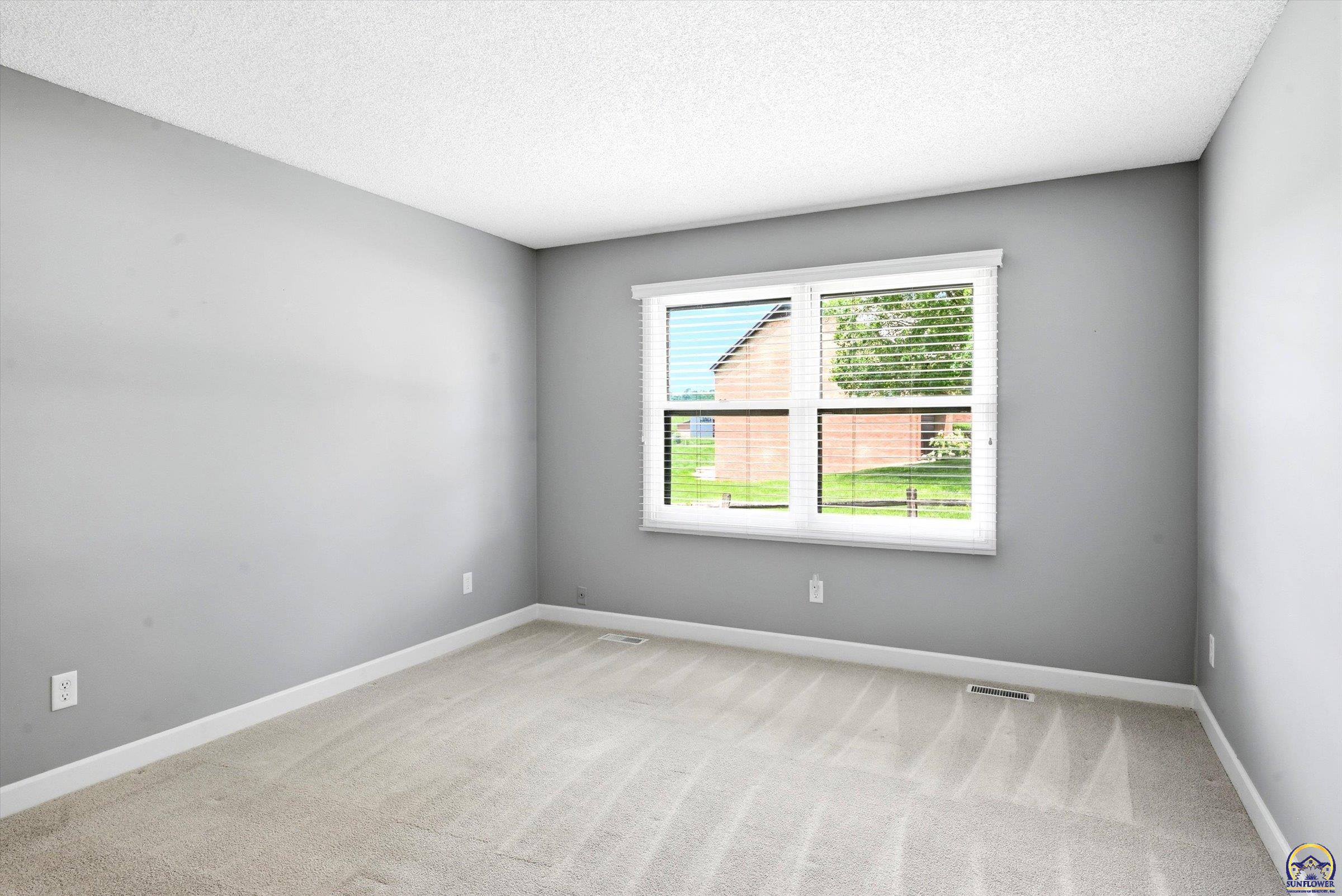 5500 Southwest Stonegate Court Topeka, KS 66606 - Photo 10 of 32