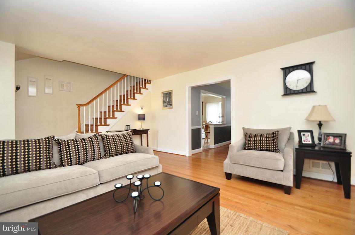 408 Greenlow Road Baltimore, MD 21228 - Photo 7 of 20 a living room with furniture