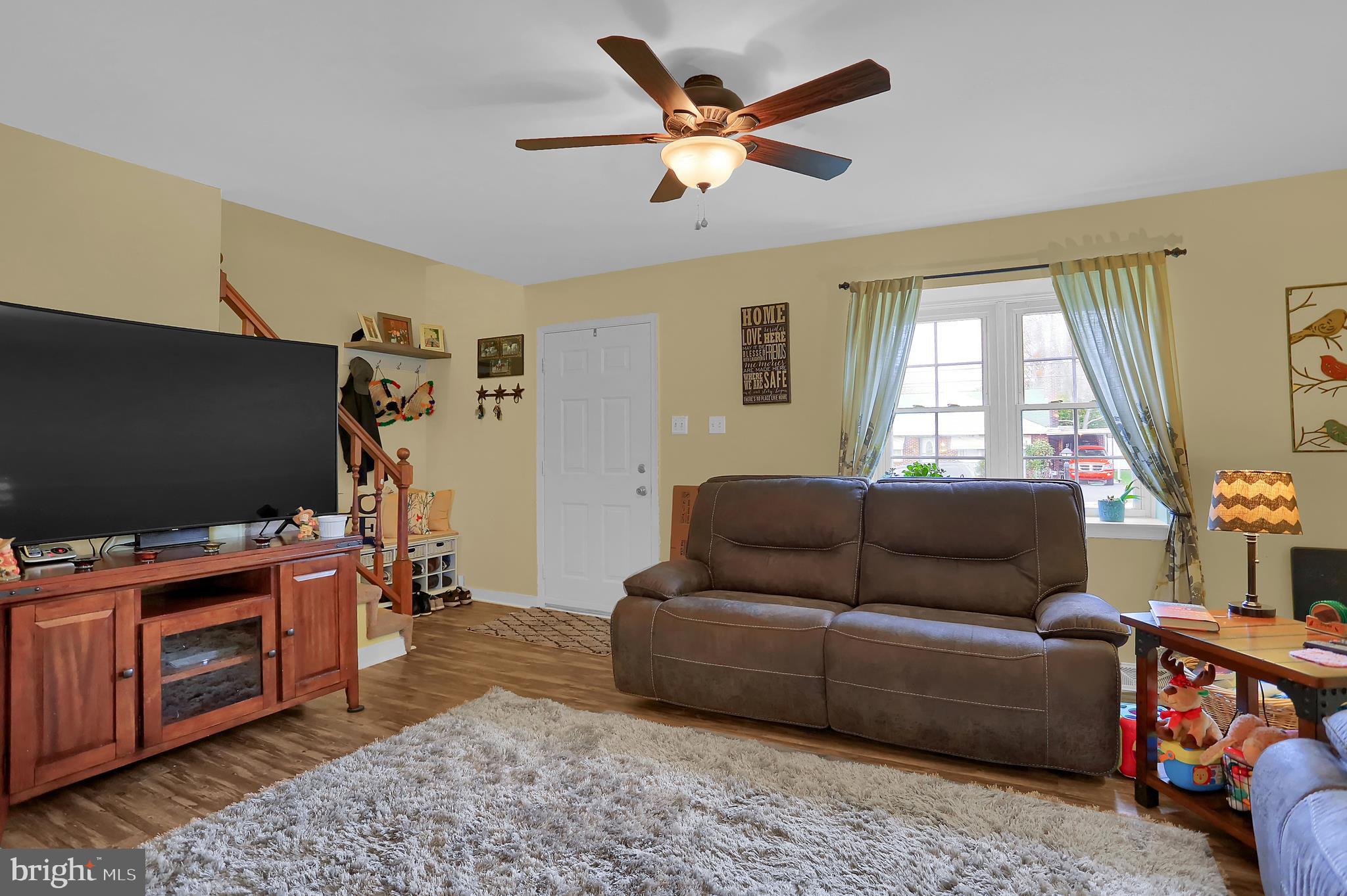 320 Diller Road Hanover, PA 17331 - Photo 6 of 27 Living room