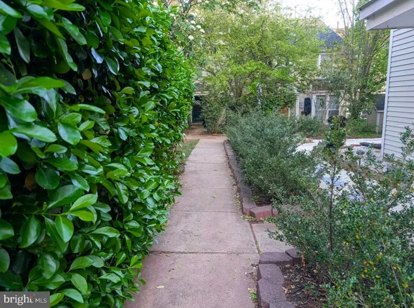 $2,100 | 14449 Gringsby Court, Centreville, VA 20120