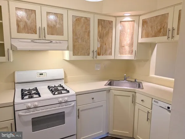 $2,100 | 14449 Gringsby Court, Centreville, VA 20120