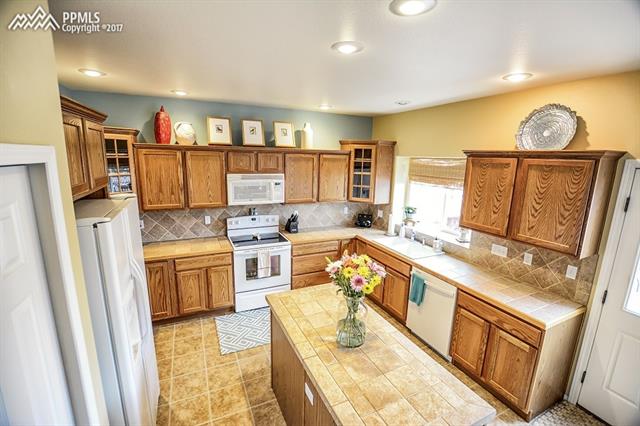 12340 Motley Road Peyton, CO 80831 - Photo 8 of 32