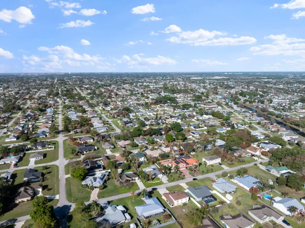$2,350 | 1672 Southwest Schleicher Lane, Port St. Lucie, FL 34984