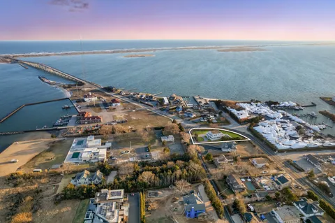 $1,799,000 | 24 Lighthouse Road, Hampton Bays, NY 11946