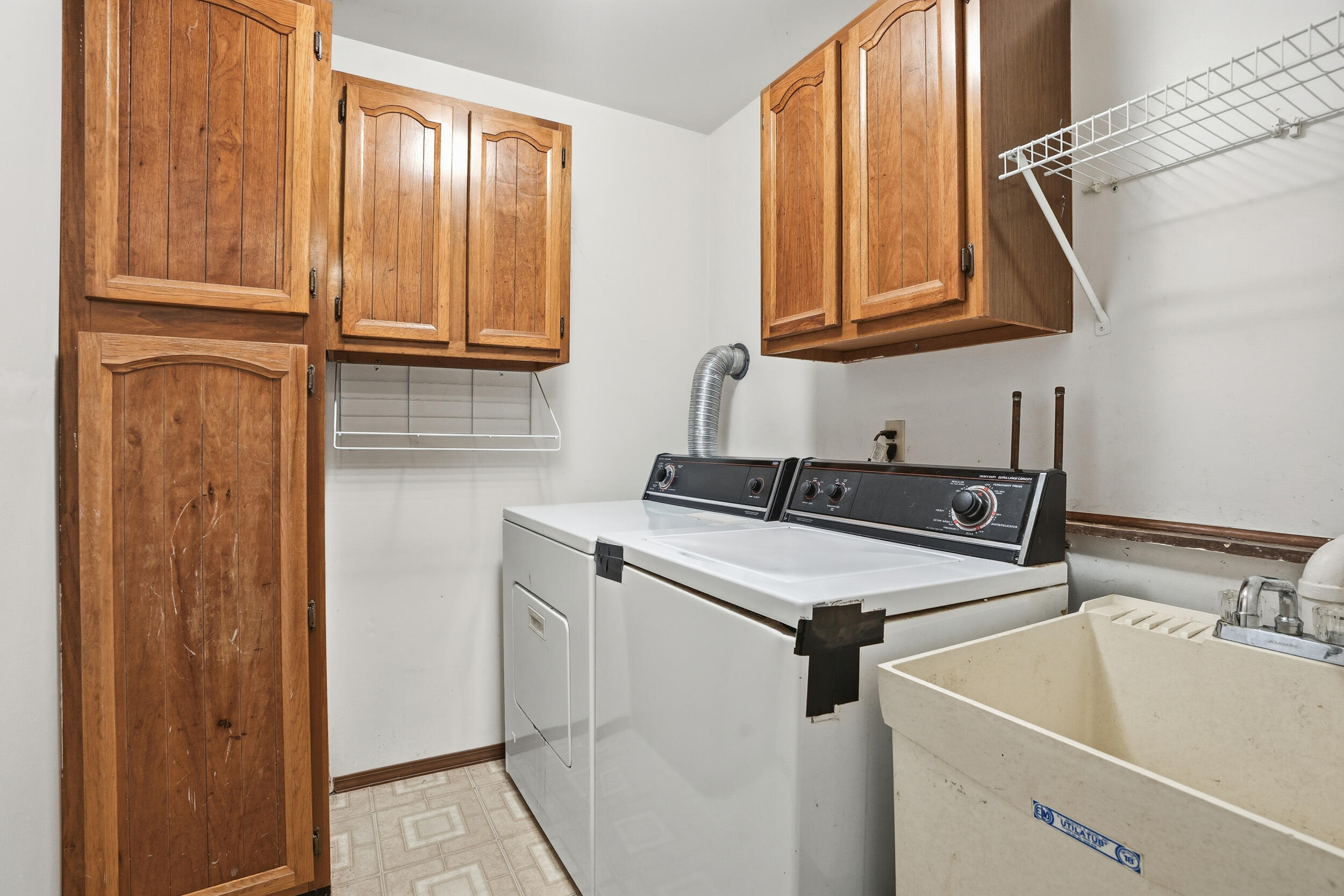 4142 Augusta Drive Crown Point, IN 46307 - Photo 21 of 24 a utility room with dryer and washer