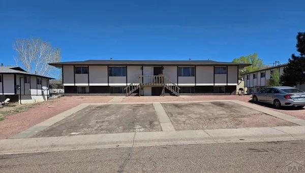 $584,900 | 5 Douglas Lane, Pueblo, CO 81001