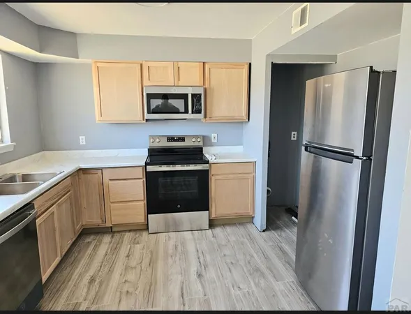 $584,900 | 5 Douglas Lane, Pueblo, CO 81001