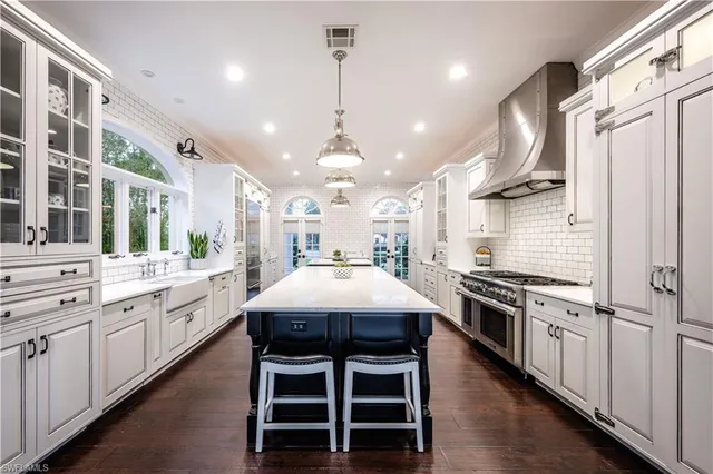 $3,750,000 | 13189 Valewood Drive, Naples, FL 34119