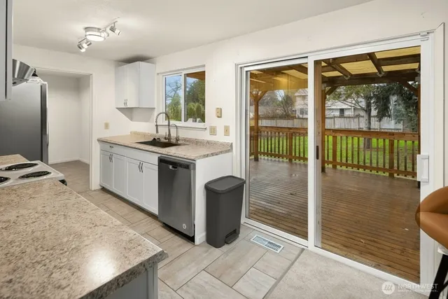 $3,000 | 2433 199th Place Southwest, Lynnwood, WA 98036