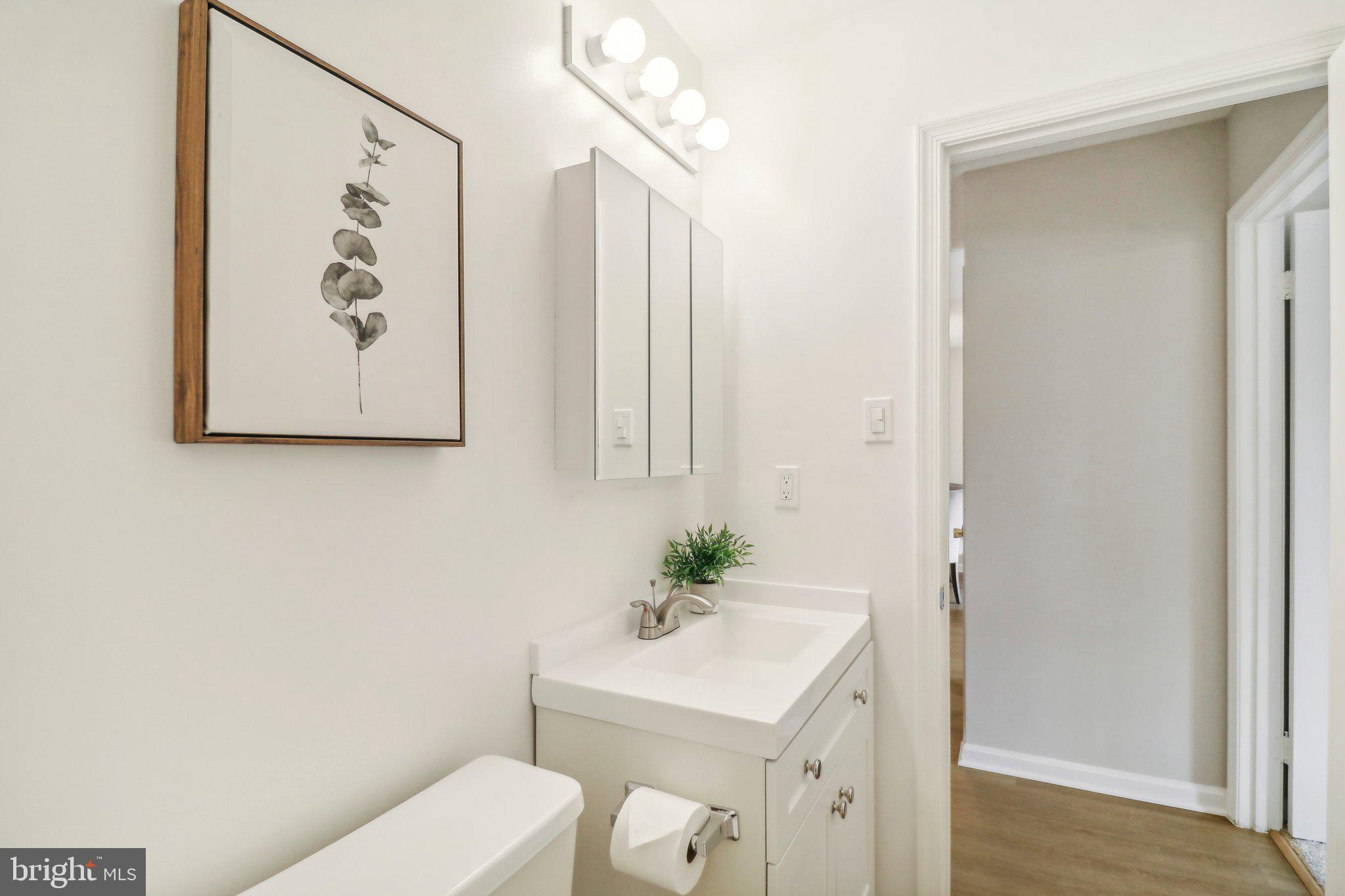 9264 Cherry Lane, Unit 5 Laurel, MD 20708 - Photo 23 of 35 Guest bath