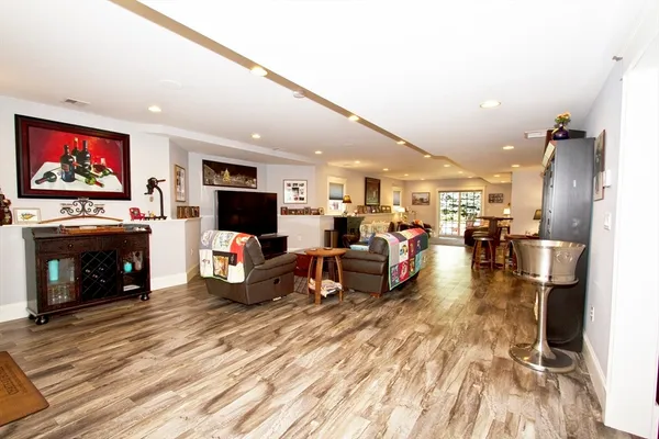 $2,100,000 | 10 Woodbury Lane, Middleton, MA 01949