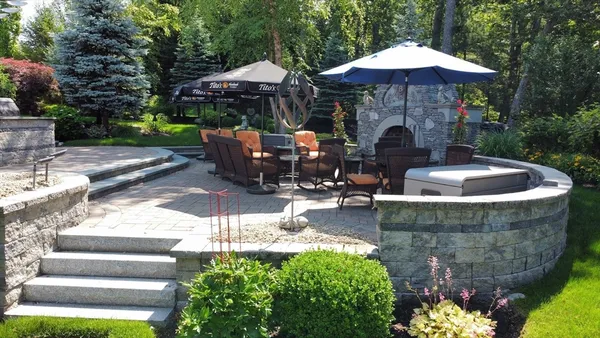 $2,100,000 | 10 Woodbury Lane, Middleton, MA 01949