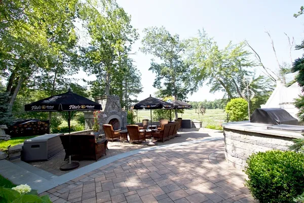 $2,100,000 | 10 Woodbury Lane, Middleton, MA 01949