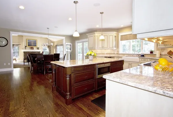 $2,100,000 | 10 Woodbury Lane, Middleton, MA 01949