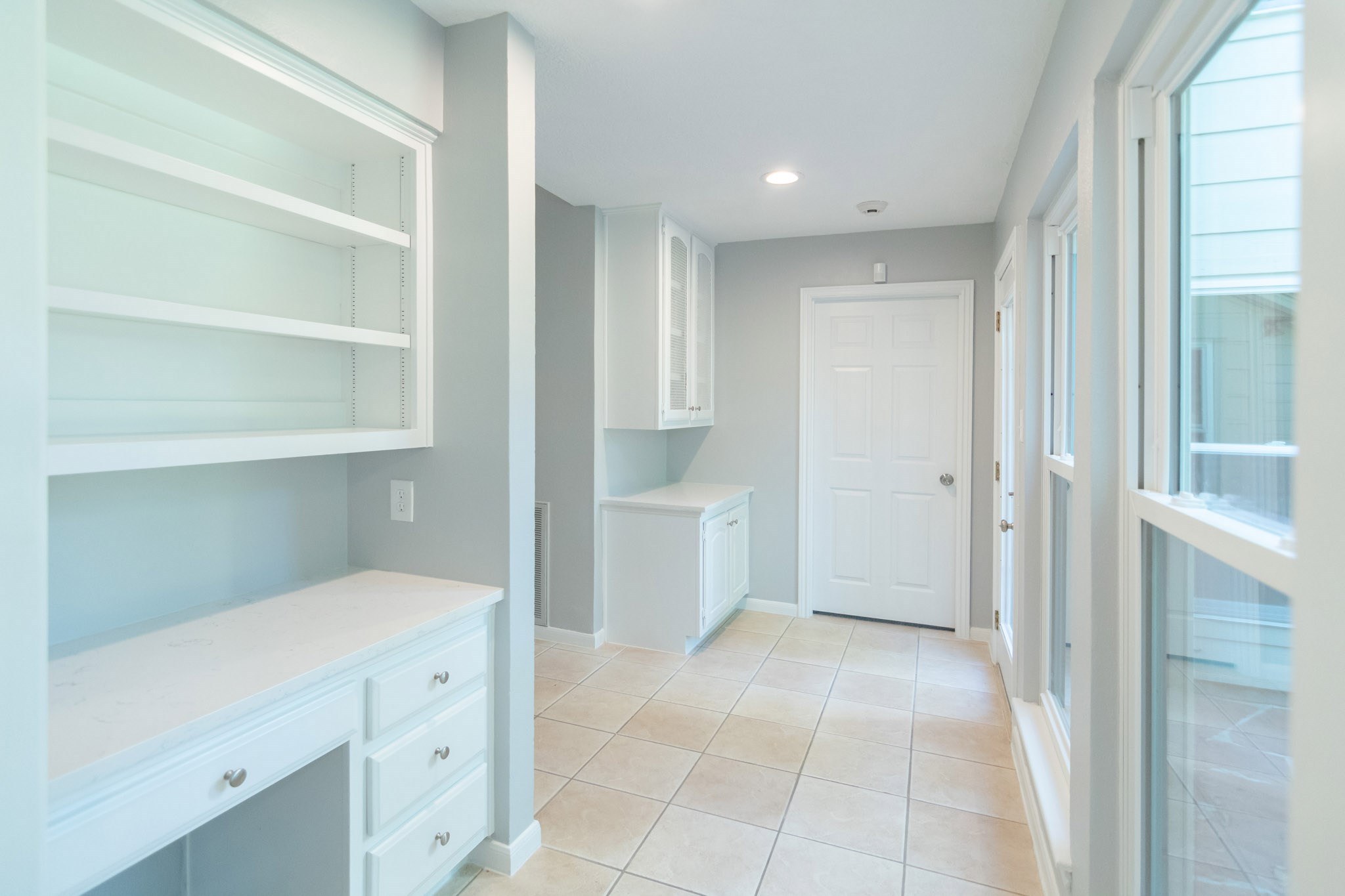 10 Coralvine Court Spring, TX 77380 - Photo 18 of 34 Custom built-in desk has storage shelves and drawers in a convenient location. A custom butler's pantry is another great touch in this home.