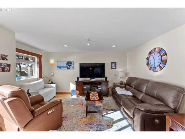 $2,450,000 | 98686 Fox Drive, Brookings, OR 97415