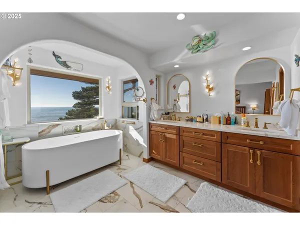 $2,450,000 | 98686 Fox Drive, Brookings, OR 97415