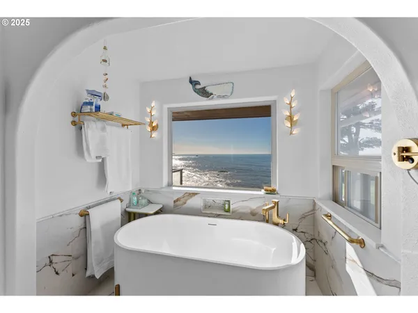 $2,450,000 | 98686 Fox Drive, Brookings, OR 97415
