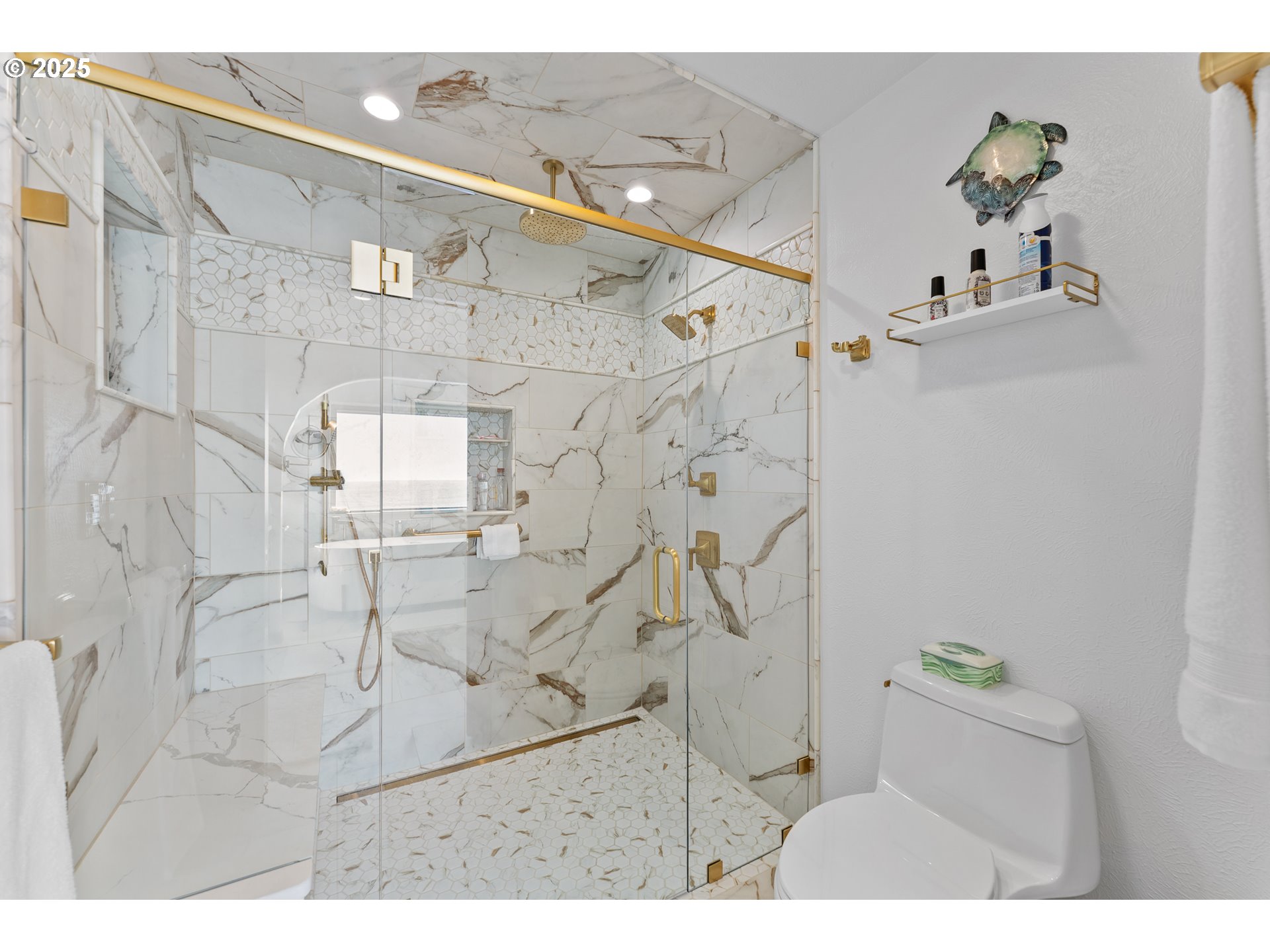 98686 Fox Drive Brookings, OR 97415 - Photo 32 of 48 a bathroom with a bathtub and shower