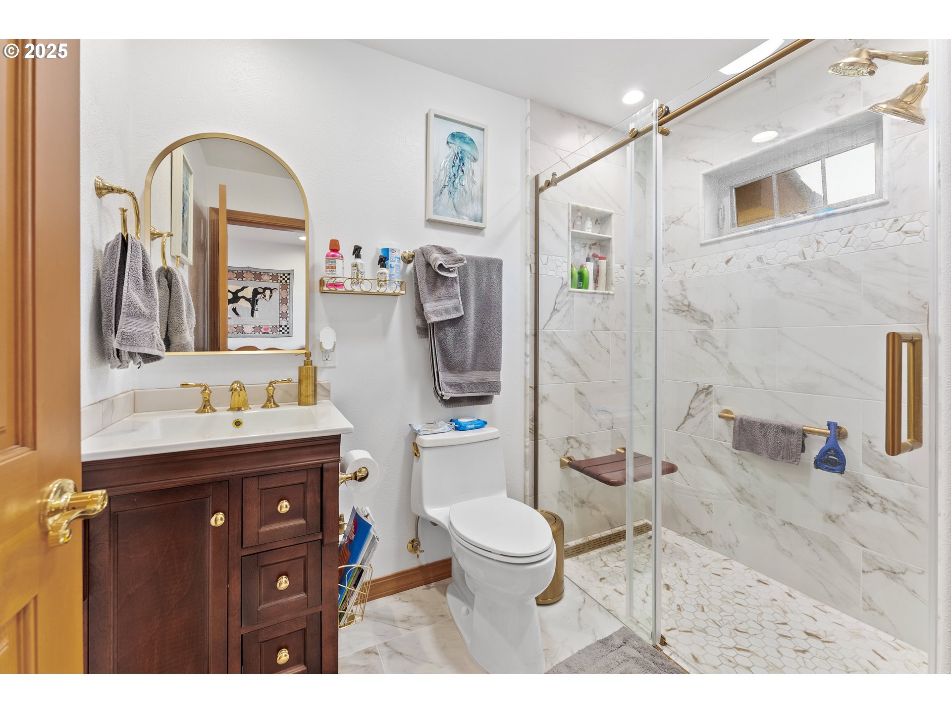98686 Fox Drive Brookings, OR 97415 - Photo 39 of 48 a bathroom with a sink a toilet and shower