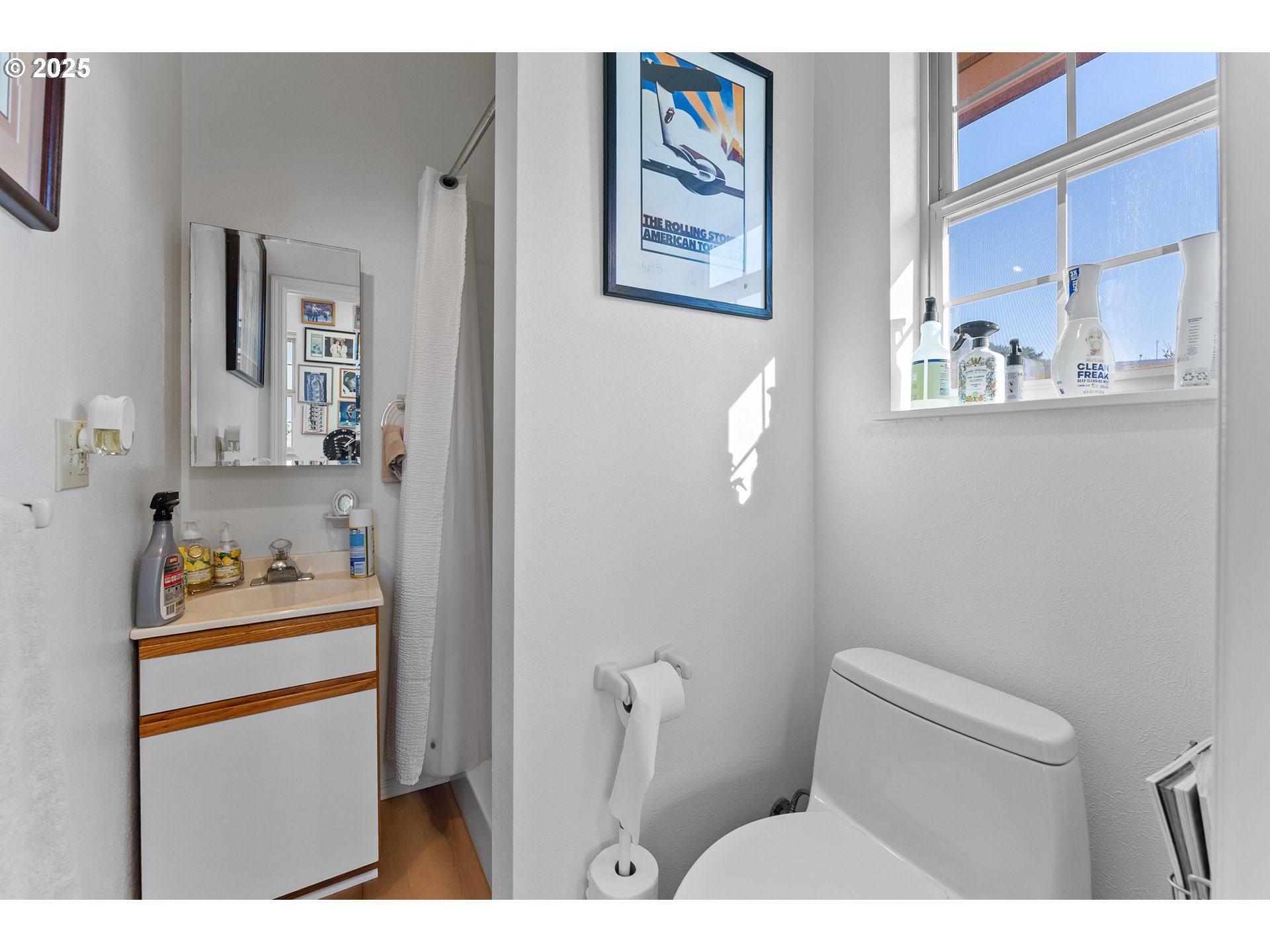98686 Fox Drive Brookings, OR 97415 - Photo 47 of 48 a bathroom with a toilet and a sink