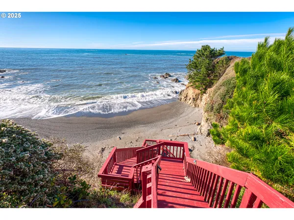 $2,450,000 | 98686 Fox Drive, Brookings, OR 97415