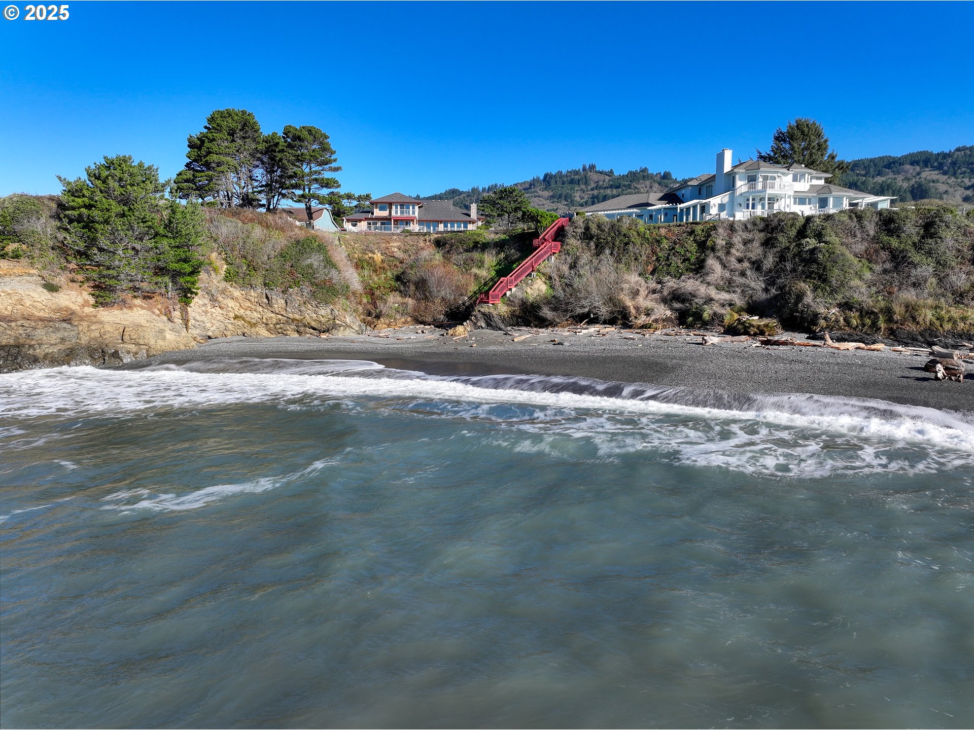 98686 Fox Drive Brookings, OR 97415 - Photo 10 of 48 a view of a town with palm trees