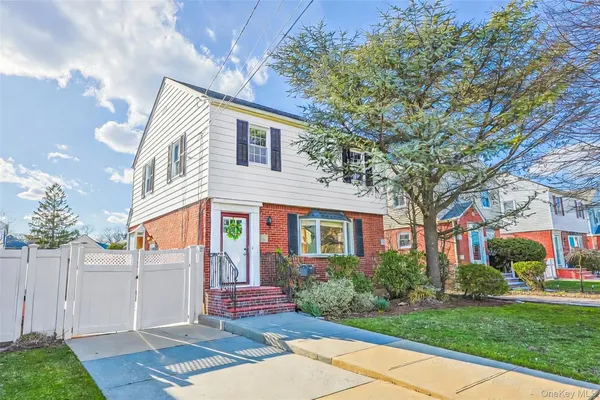 $768,000 | 72 Spruce Street, West Hempstead, NY 11552